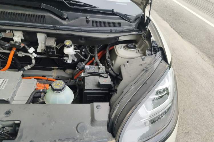 Used Wuling Bingo 2024 333 km Enjoyment Version Engine Bay Left