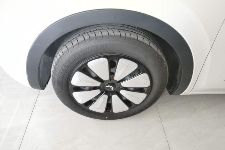 Used Wuling Bingo 2024 333 km Enjoyment Version Exterior 4
