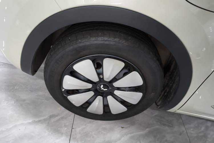 Used Wuling Bingo 2024 333 km Enjoyment Version Exterior 4