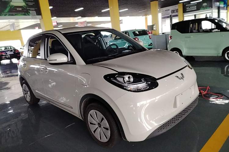 Used Wuling Bingo 2024 203km Light Edition Front Right 45 Deg