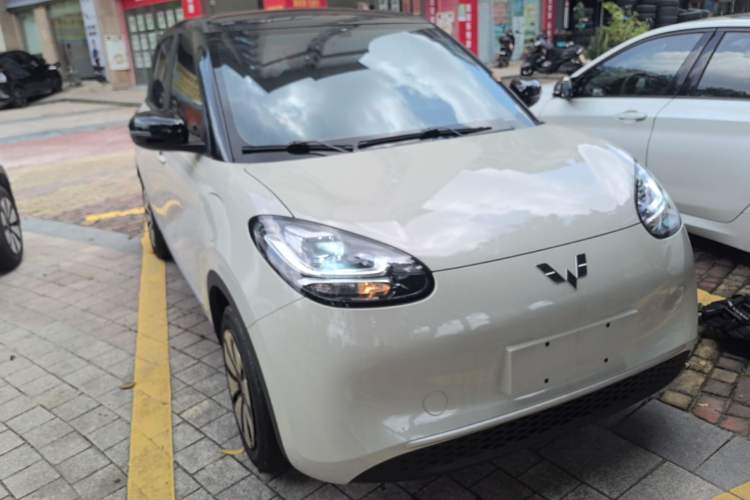 Used Wuling Bingo 2024 203km Light Edition Front Right 45 Deg