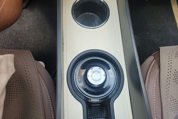 Used Wuling Bingo 2024 333 km Lingxi Connected Version Gear Lever