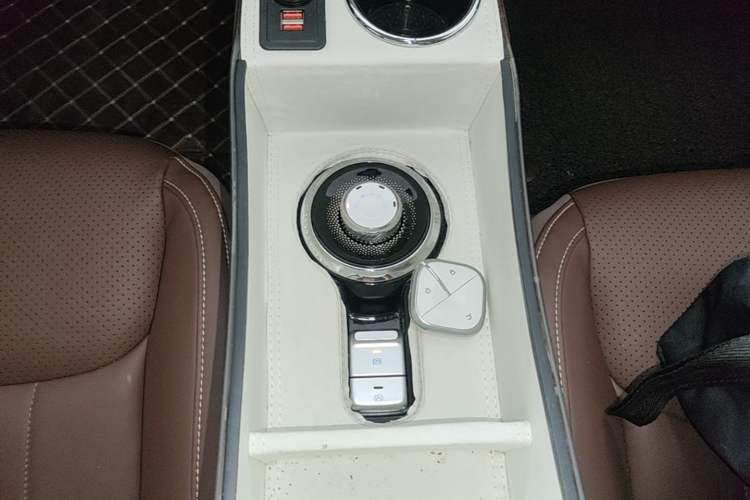 Used Wuling Bingo 2024 333 km Lingxi Connected Version Gear Lever