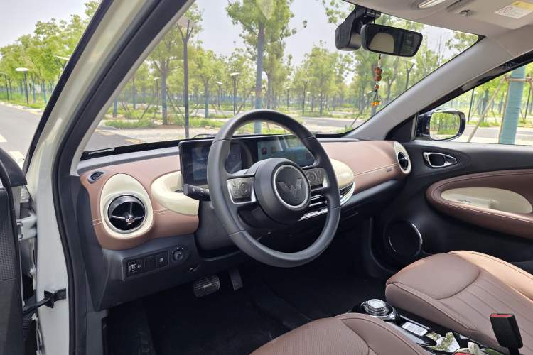 Used Wuling Bingo 2024 333 km Enjoyment Version Interior 4