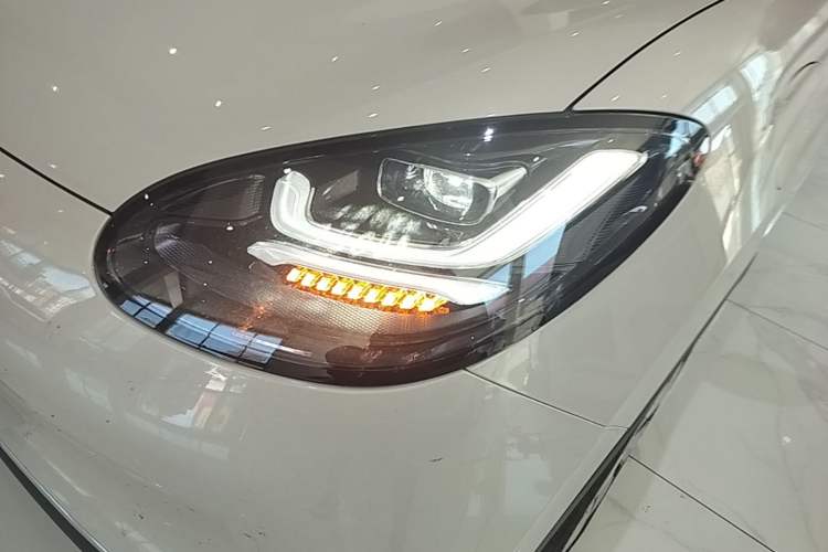 Used Wuling Bingo 2024 333 km Lingxi Connected Version Left Front Headlight