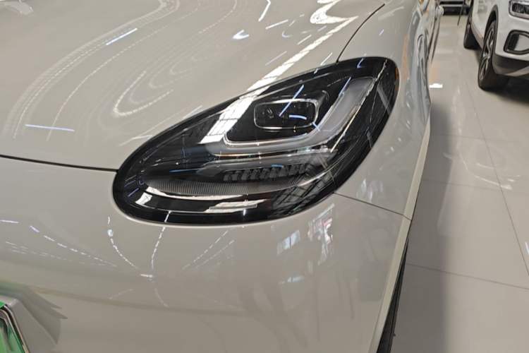 Used Wuling Bingo 2024 333 km Lingxi Connected Version Left Front Headlight