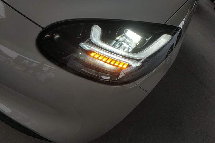 Used Wuling Bingo 2024 333 km Lingxi Connected Version Left Front Headlight