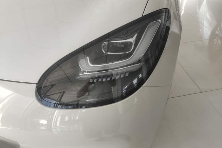 Used Wuling Bingo 2024 333 km Lingxi Connected Version Left Front Headlight