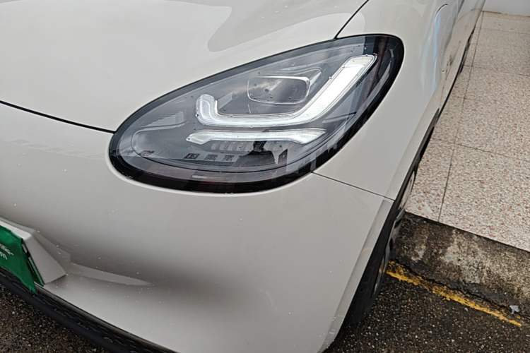 Used Wuling Bingo 2024 333 km Lingxi Connected Version Left Front Headlight