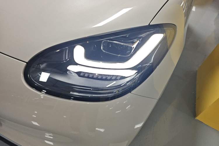Used Wuling Bingo 2024 333 km Lingxi Connected Version Left Front Headlight