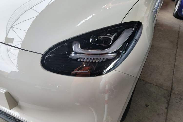Used Wuling Bingo 2024 333 km Lingxi Connected Version Left Front Headlight