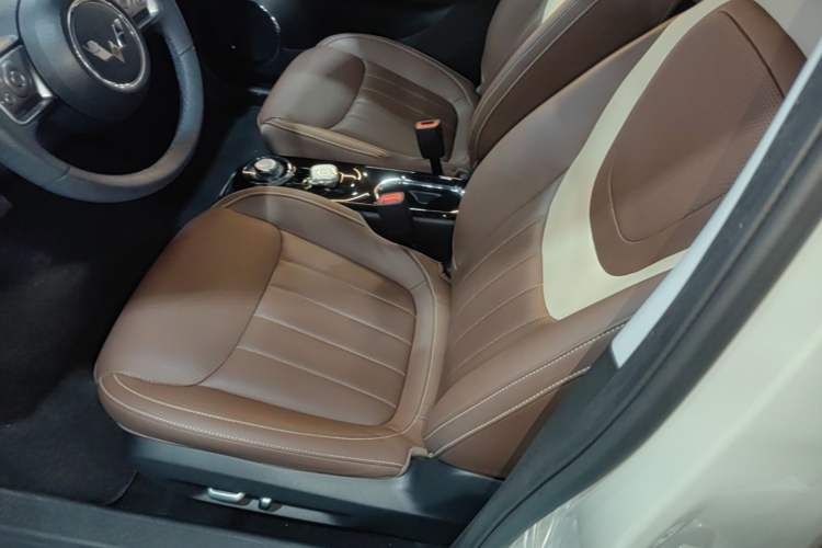 Used Wuling Bingo 2024 333 km Lingxi Connected Version Left Front Seat