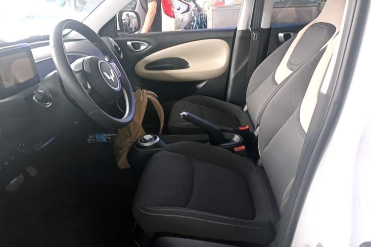 Used Wuling Bingo 2024 203km Light Edition Left Front Seat