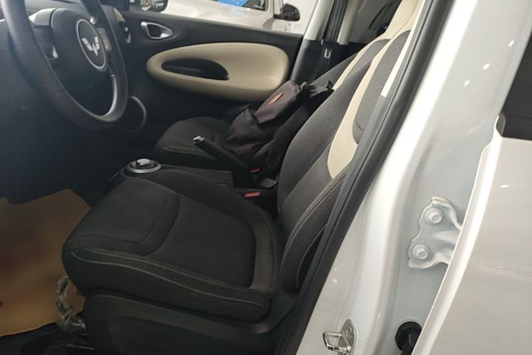 Used Wuling Bingo 2024 203km Light Edition Left Front Seat