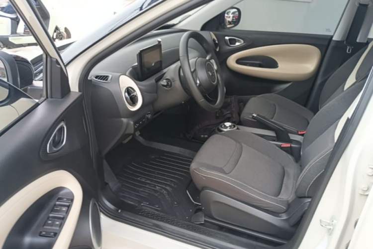 Used Wuling Bingo 2024 203km Light Edition Left Front Seat