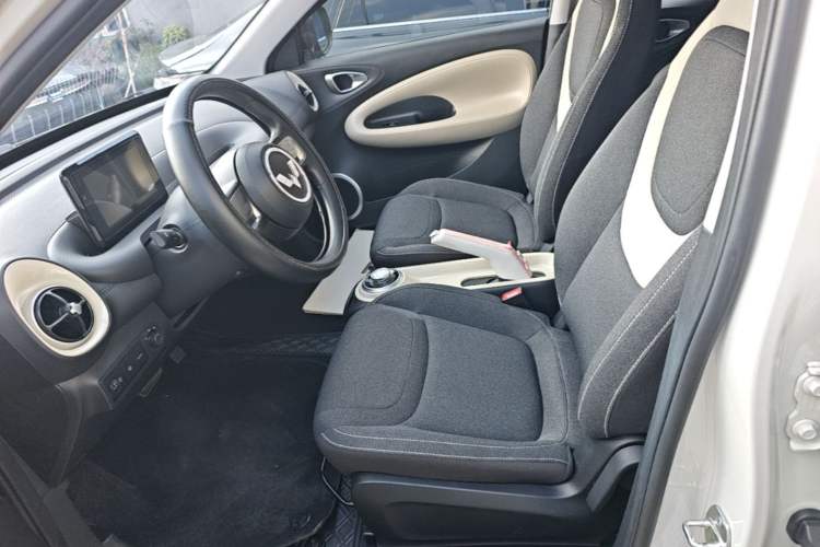 Used Wuling Bingo 2024 203km Light Edition Left Front Seat