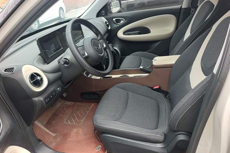 Used Wuling Bingo 2024 203km Light Edition Left Front Seat
