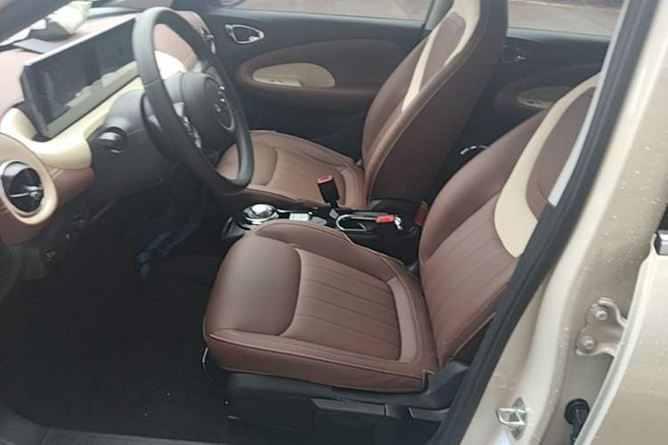 Used Wuling Bingo 2024 333 km Enjoyment Version Left Front Seat