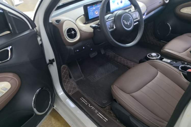 Used Wuling Bingo 2024 333 km Enjoyment Version Left Front Seat