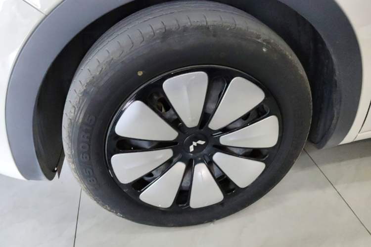 Used Wuling Bingo 2024 333 km Lingxi Connected Version Left Front Wheel Hub