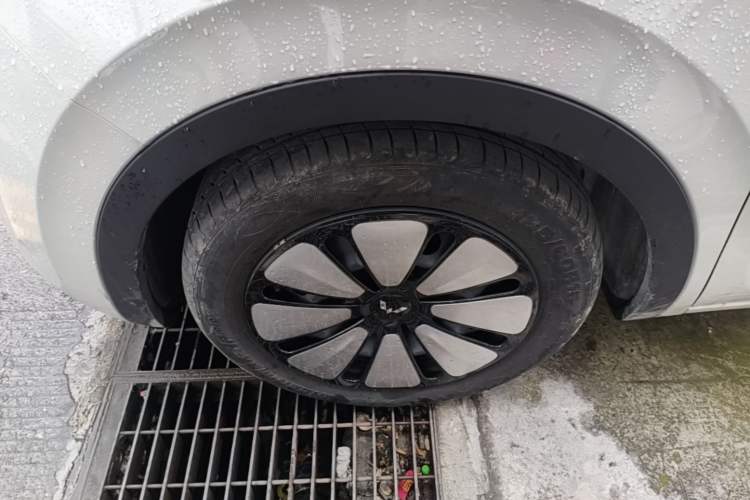 Used Wuling Bingo 2024 333 km Enjoyment Version Left Front Wheel Hub