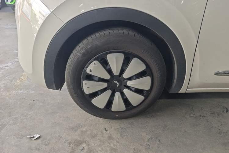Used Wuling Bingo 2024 333 km Lingxi Connected Version Left Front Wheel Hub