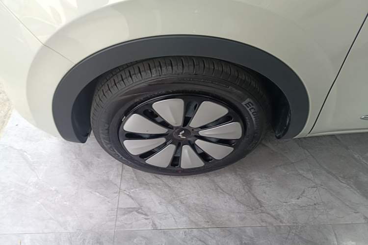 Used Wuling Bingo 2024 333 km Enjoyment Version Left Front Wheel Hub