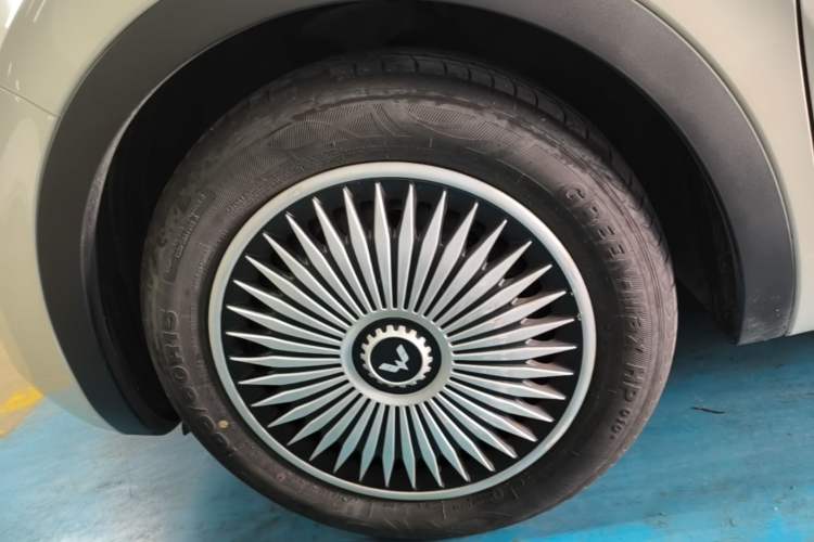 Used Wuling Bingo 2024 333 km Enjoyment Version Left Front Wheel Hub