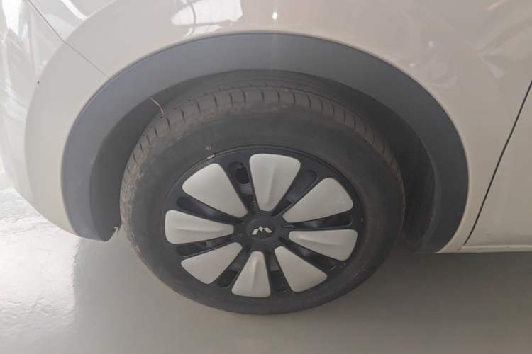 Used Wuling Bingo 2024 333 km Enjoyment Version Left Front Wheel Hub