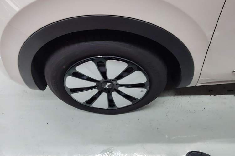 Used Wuling Bingo 2024 333 km Enjoyment Version Left Front Wheel Hub