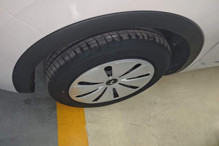 Used Wuling Bingo 2024 203km Light Edition Left Front Wheel Hub
