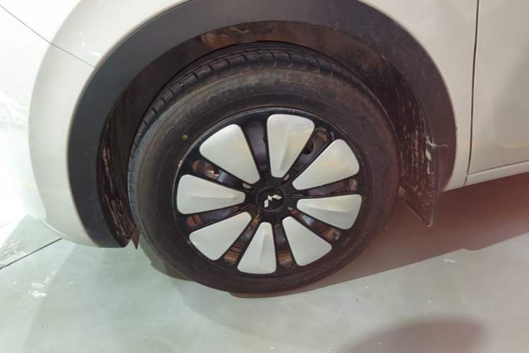Used Wuling Bingo 2024 333 km Lingxi Connected Version Left Front Wheel Hub
