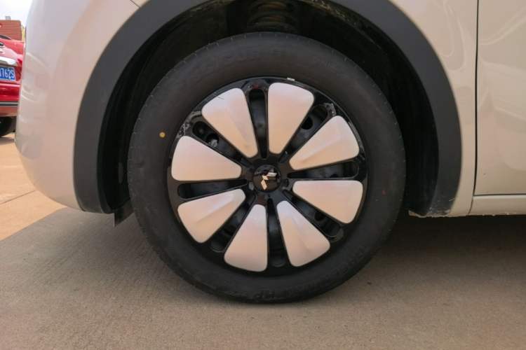 Used Wuling Bingo 2024 333 km Lingxi Connected Version Left Front Wheel Hub