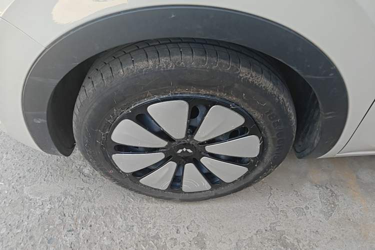 Used Wuling Bingo 2024 333 km Enjoyment Version Left Front Wheel Hub