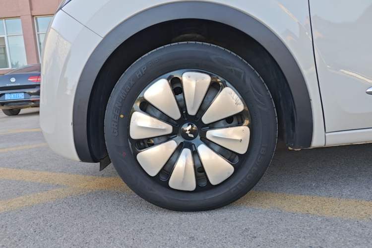 Used Wuling Bingo 2024 333 km Lingxi Connected Version Left Front Wheel Hub