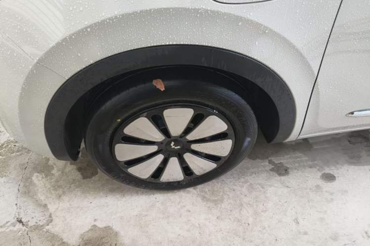 Used Wuling Bingo 2024 333 km Lingxi Connected Version Left Front Wheel Hub