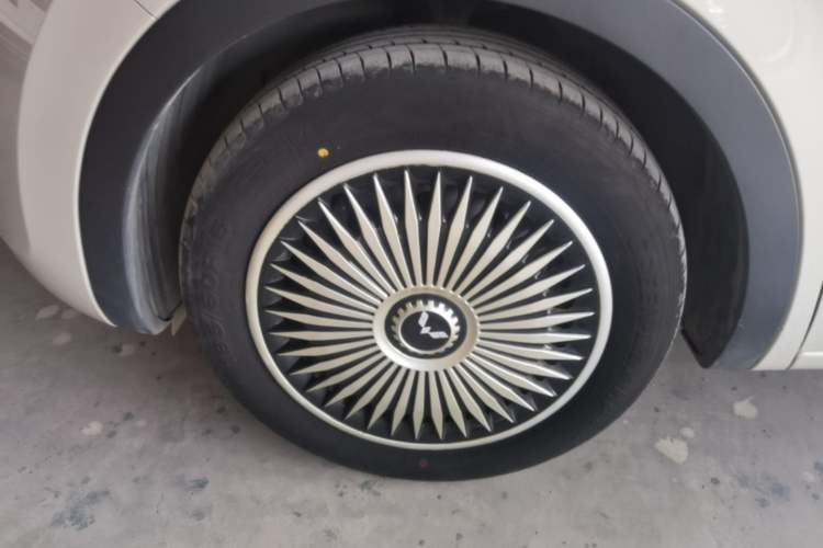 Used Wuling Bingo 2024 333 km Enjoyment Version Left Front Wheel Hub