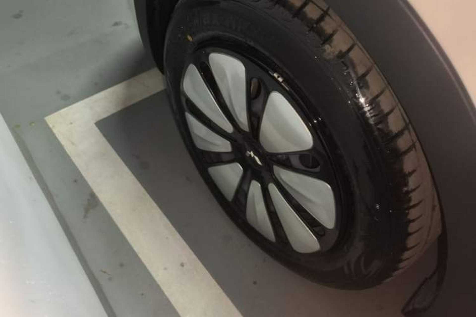 Used Wuling Bingo 2024 333 km Enjoyment Version Left Front Wheel Hub