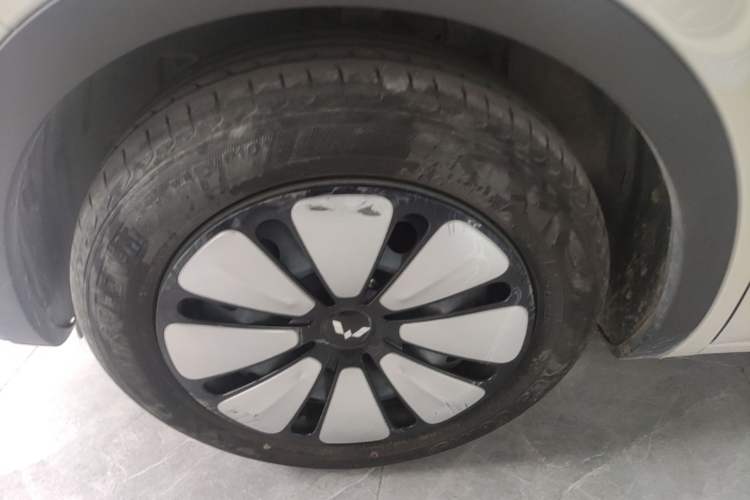 Used Wuling Bingo 2024 333 km Enjoyment Version Left Front Wheel Hub