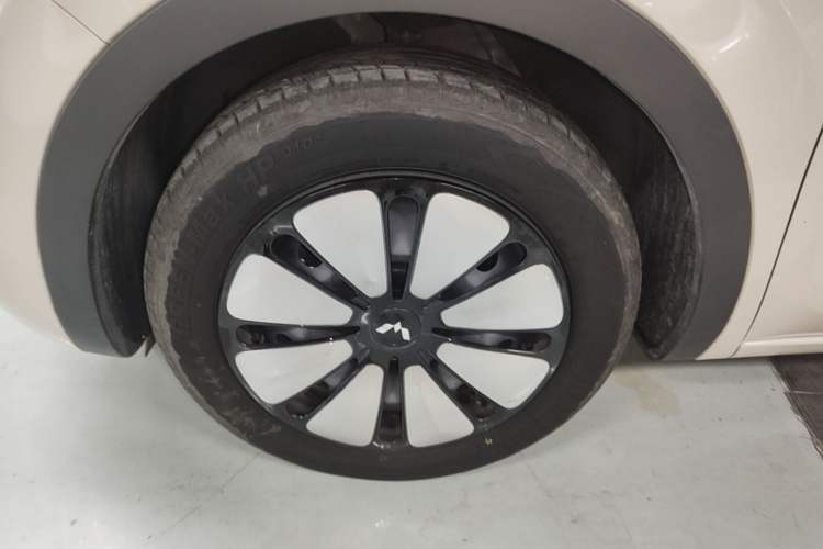 Used Wuling Bingo 2024 333 km Enjoyment Version Left Front Wheel Hub