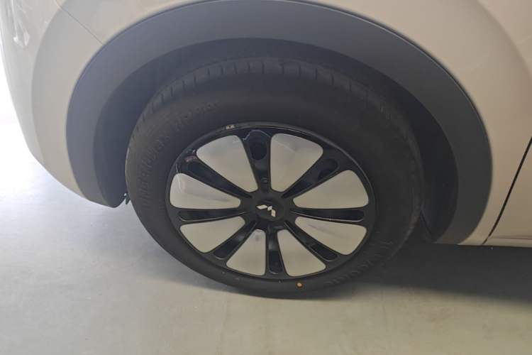 Used Wuling Bingo 2024 333 km Enjoyment Version Left Front Wheel Hub