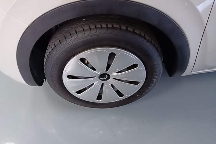 Used Wuling Bingo 2024 203km Light Edition Left Front Wheel Hub