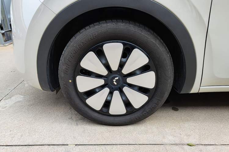 Used Wuling Bingo 2024 333 km Enjoyment Version Left Front Wheel Hub