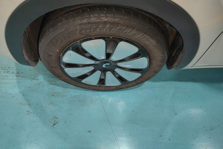 Used Wuling Bingo 2024 333 km Lingxi Connected Version Left Front Wheel Hub