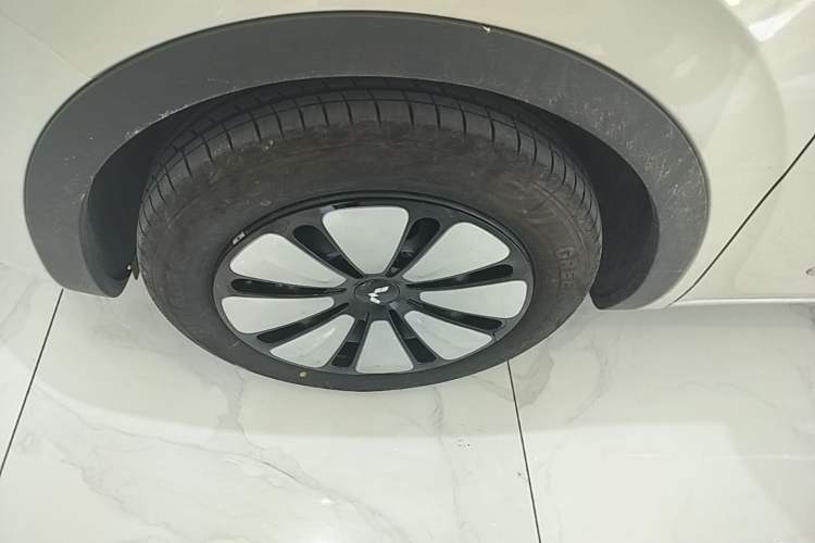 Used Wuling Bingo 2024 333 km Lingxi Connected Version Left Front Wheel Hub