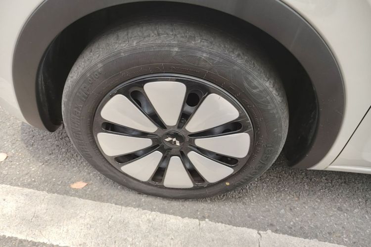 Used Wuling Bingo 2024 333 km Lingxi Connected Version Left Front Wheel Hub