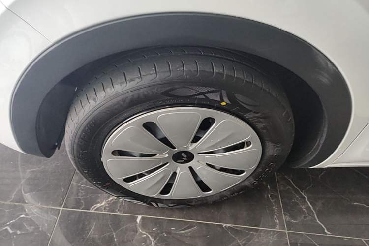 Used Wuling Bingo 2024 203km Light Edition Left Front Wheel Hub