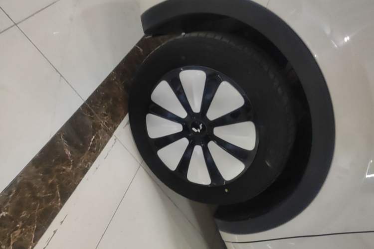 Used Wuling Bingo 2024 333 km Enjoyment Version Left Front Wheel Hub