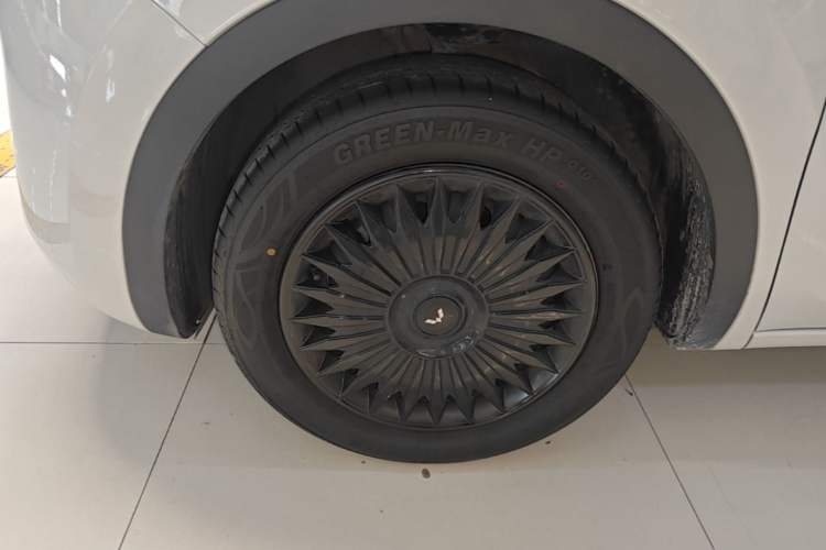 Used Wuling Bingo 2024 333 km Lingxi Connected Version Left Front Wheel Hub