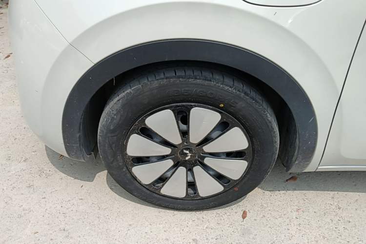 Used Wuling Bingo 2024 333 km Enjoyment Version Left Front Wheel Hub